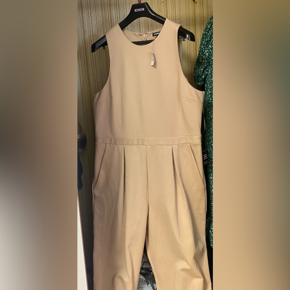 Brand new never worn elegant tan long express jumper. Size xl